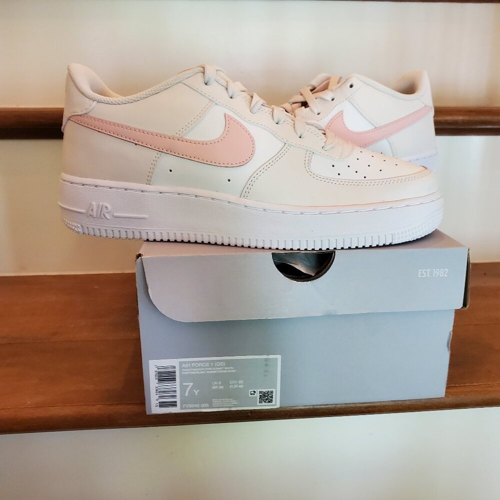 New in box Nike Air Force 1 GS Size 7Y (8.5 womens) "Echo Pink"